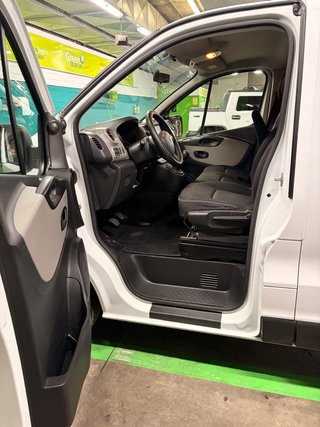 Nissan NV300 2017