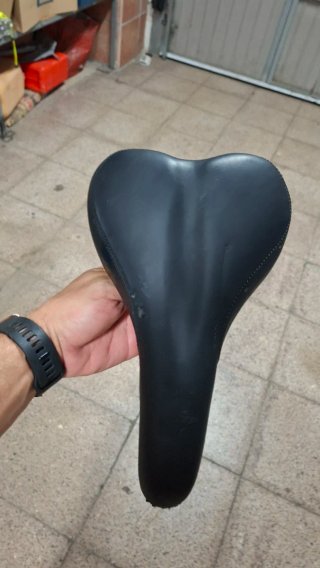 Sillín de bicicleta negro