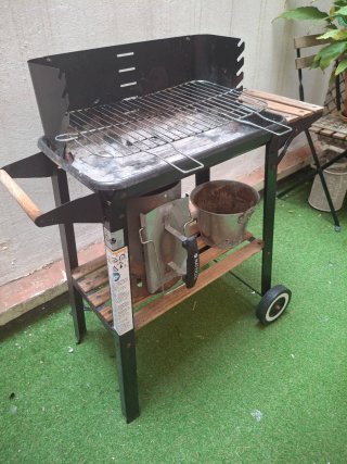 Barbacoa con parrilla 50x30 cm  Con chimenea