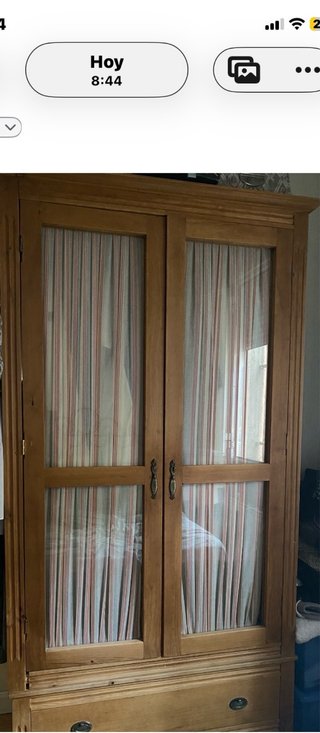 Armario de pino macizo con puertas de cristal
