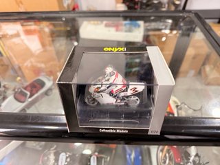 Honda NSR V4 Luca Cadalora Onyx Team Kanemoto 1/24