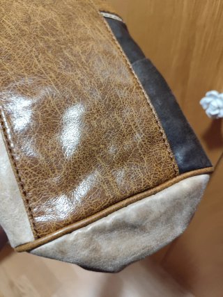 Bolso Guess Marrón y Dorado