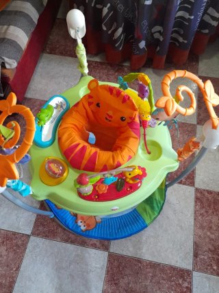 Saltarín para bebés con juguetes