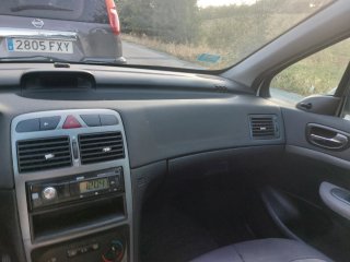 Coche blanco 5 puertas