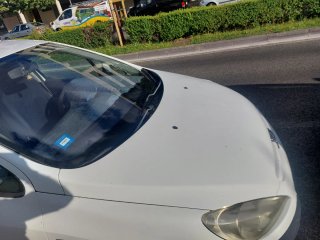 Coche blanco 5 puertas