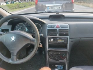 Coche blanco 5 puertas