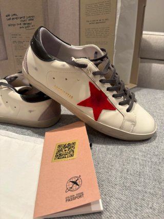 Golden Goose Superstar Blancas con Estrella Roja