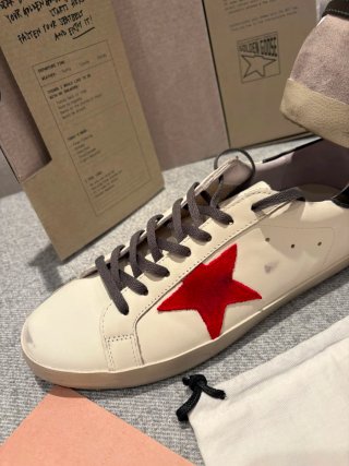 Golden Goose Superstar Blancas con Estrella Roja