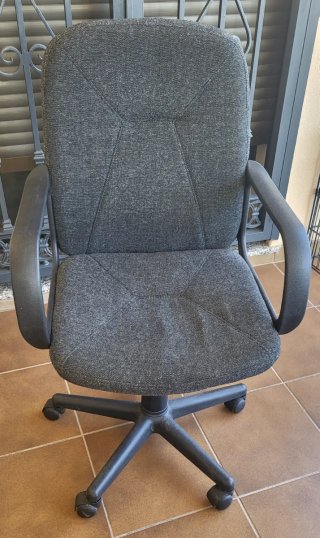 Silla de escritorio giratoria. En perfecto estado.