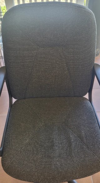 Silla de escritorio giratoria. En perfecto estado.