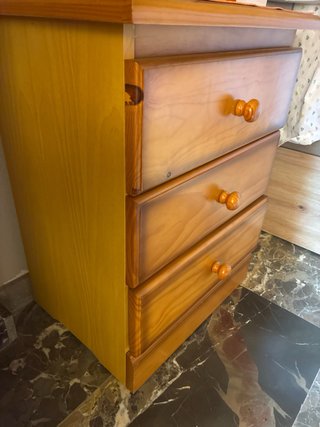 2 Comodini in pino usati