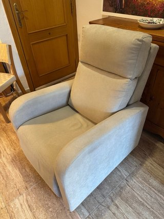 Sillón reclinable beige
