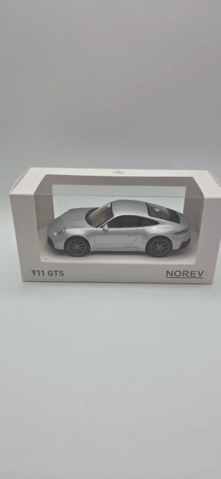 Porsche 911 GTS Norev Prata