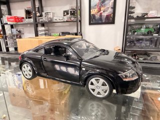 Audi TT Revell abre tudo 1 18 Preto