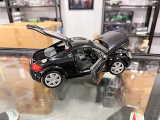 Audi TT Revell abre tudo 1 18 Preto