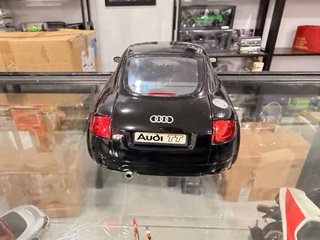 Audi TT Revell abre tudo 1 18 Preto