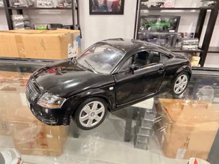 Audi TT Revell abre tudo 1 18 Preto