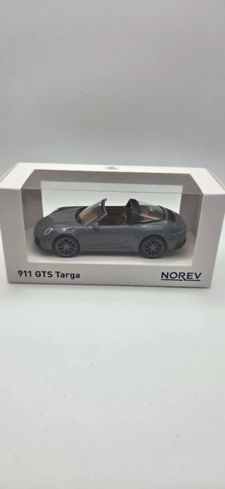 Porsche 911 GTS Targa Norev Cinza