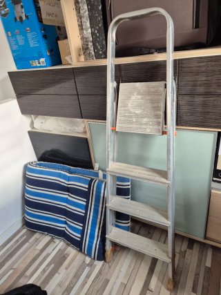 Escalera de aluminio plegable
