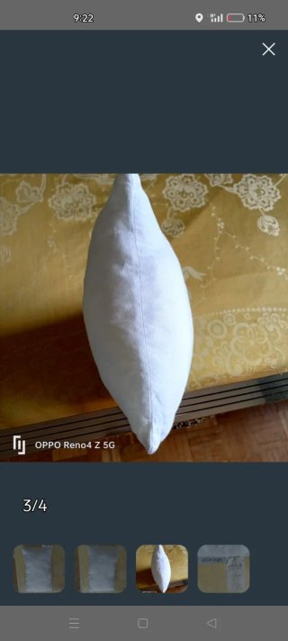 Almohada de cama blanca