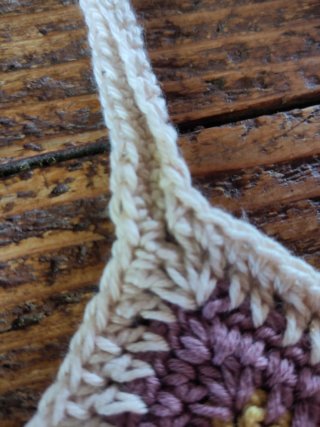 Top all'uncinetto stile boho