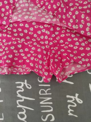 Falda Zara floral rosa