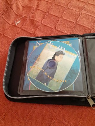Custodia CD compilation con all'interno vari Cd