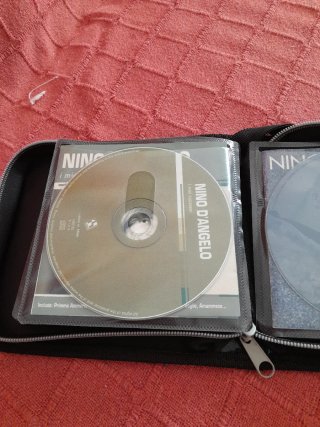 Custodia CD compilation con all'interno vari Cd