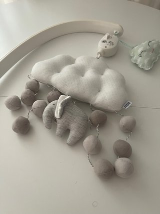 Móvil musical cuna elefante nube