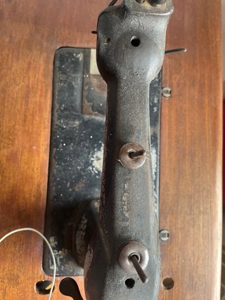Máquina de coser antigua de mesa