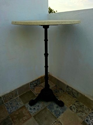 Mesa redonda alta