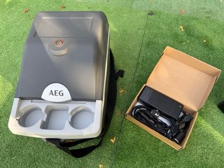 Nevera portátil eléctrica AEG