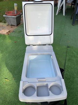 Nevera portátil eléctrica AEG