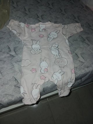 Tuta neonata rosa con cappuccio e orecchie