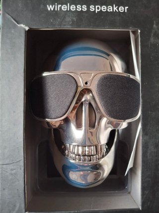 Altavoz Calavera Plata y Negro