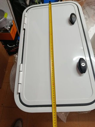 Puerta Autocaravana Blanca