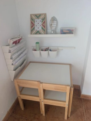 Mesa y 2 sillas infantiles madera