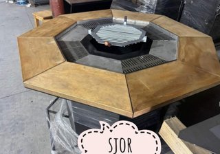 Barbacoa de obra con horno y mesa auxiliar