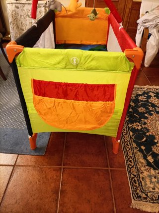 Cuna de viaje con colchón