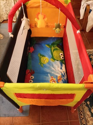 Cuna de viaje con colchón