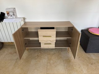Muebles de salón madera clara