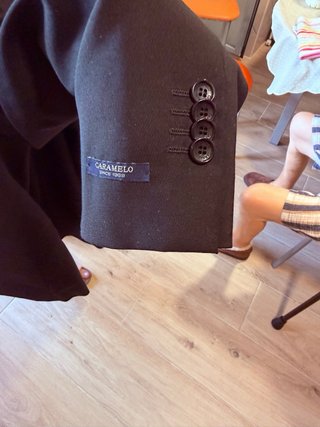 traje negro para hombre caramelo
