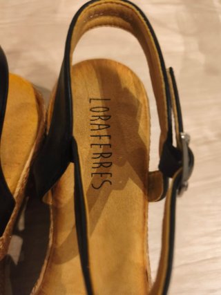 Sandalias cuña doradas y negras talla 39