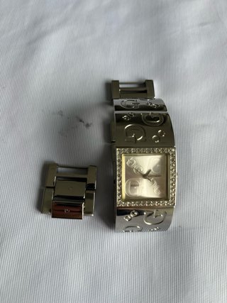 Reloj Guess Mujer Brazalete Plateado