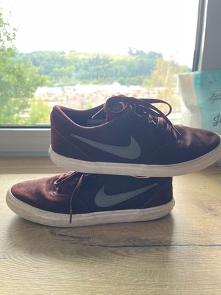Zapatillas Nike SB granates