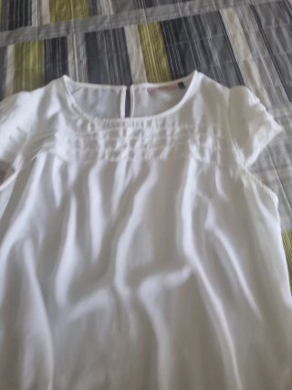 Blusa blanca con volantes