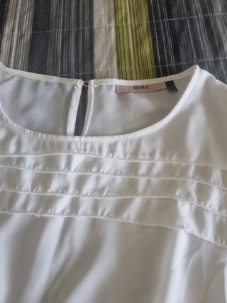 Blusa blanca con volantes