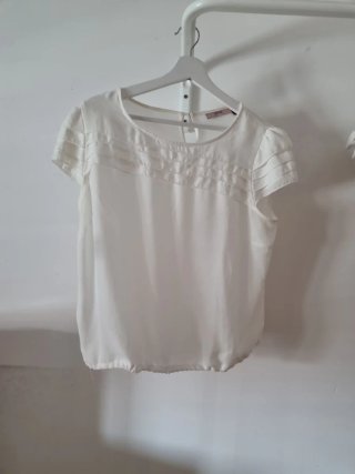 Blusa blanca con volantes