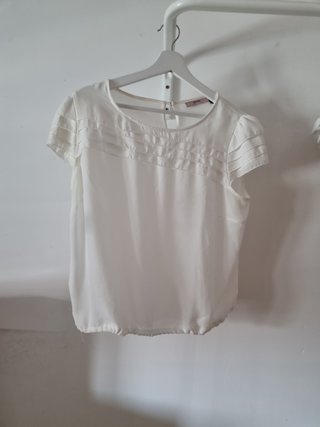 Blusa blanca con volantes