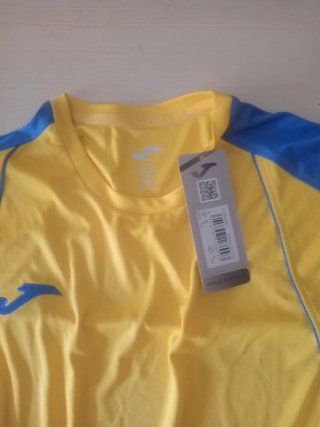 Camiseta deportiva Joma larga amarilla y azul